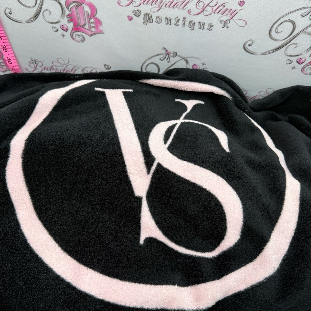 Victoria's Secret blanket Black & Light Pink Logo Throw Blanket - Picture 5 of 6